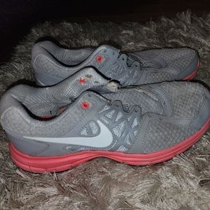 Nike 8 womans tennis shoe